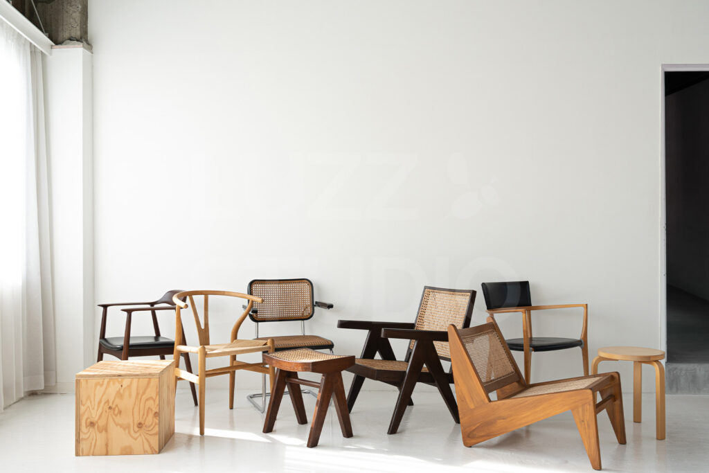 大阪のレンタル撮影スタジオ。ピエール・ジャンヌレ、Yチェア、チェスカチェアなど名作デザイナーズ家具が無料で利用可能な撮影スペース